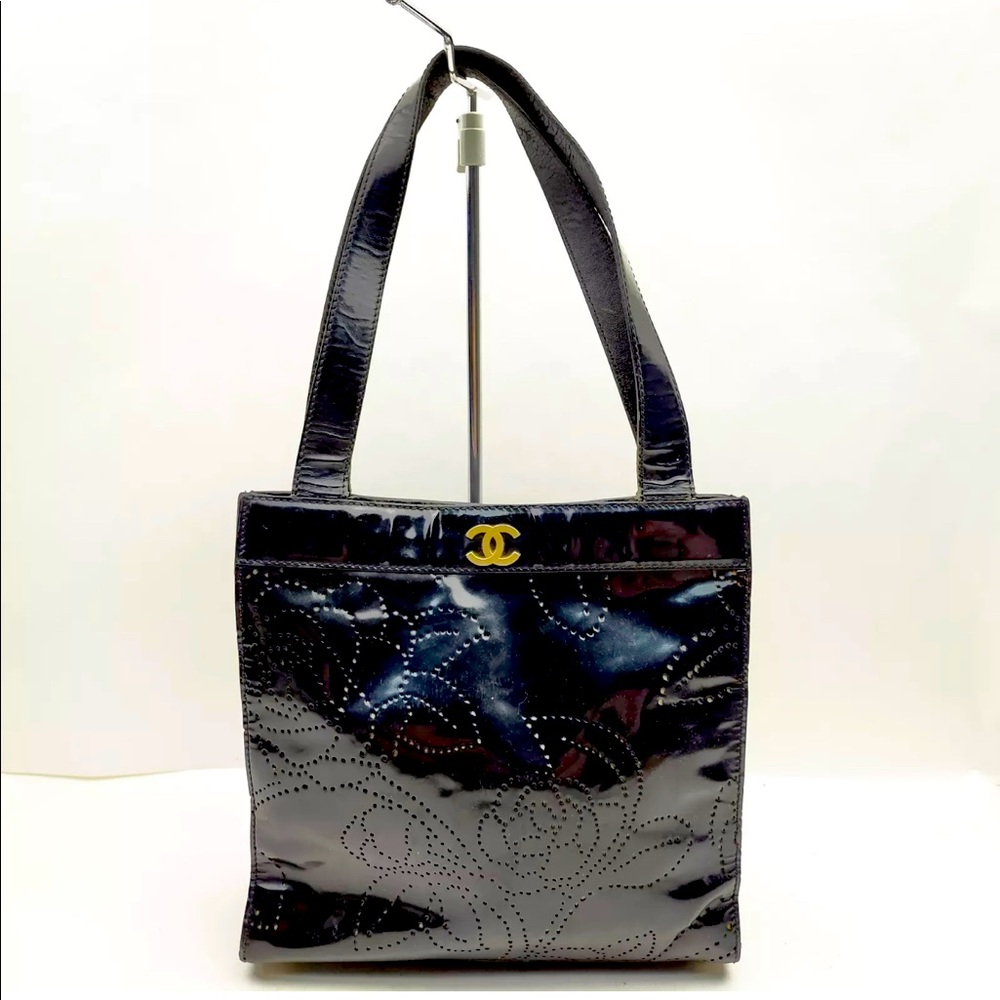 😊♥️100% Authentic Chanel Leather Tote